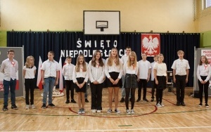 Szkolny Festiwal Pieśni Patriotycznej 2022 - klasa 8a.