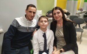 Uczniowie klasy 3b wraz ze swoimi rodzinami podczas wspólnych jasełek