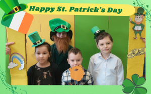 St. Patrick's Day. Klasa 1a i  Leprechaun (Mikołaj Kosiński klasa 4a).png