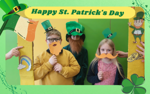 St. Patrick's Day. Klasa 1a i  Leprechaun (Mikołaj Kosiński klasa 4a).png