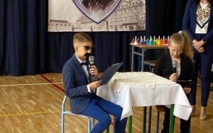 Uczniowie klasy IIIb  - Akademia z okazji święta szkoły i patrona 