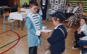 Uczniowie klasy Ia  - Akademia z okazji święta szkoły i patrona 