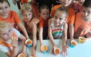 3. Klasa 1a- degustacja soku marchewkowego 