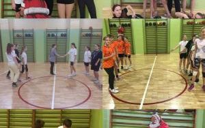 Mikołajkowy turniej koszykówki klas 5-8 (1)