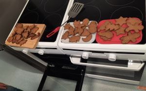 Pieczenie pierników przez uczniów klasy 2b (4)