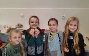 Pieczenie pierników przez uczniów klasy 2b (3)
