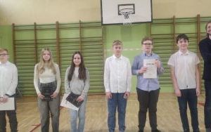 Uczniowie klas starszych wyróżnieni na akademii (2)