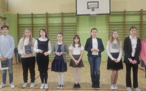 Uczniowie klas starszych wyróżnieni na akademii (7)