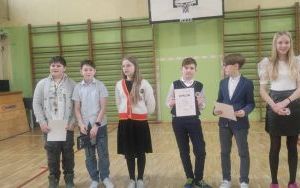Uczniowie klas starszych wyróżnieni na akademii (5)