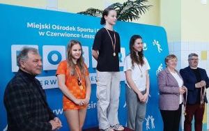 Ucznioiwe SP5 na zawodach w pływaniu 2024 (2)