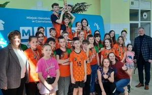 Ucznioiwe SP5 na zawodach w pływaniu 2024 (6)