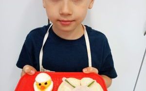 Uczniowie klasy 1a  na zajęciach kulinarnych (5)