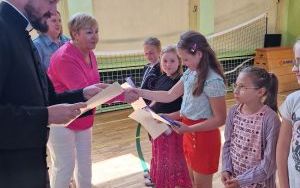 Podwumowanie konkursu plastycznego z okazji jubileuszu 100-lecia parafii NSPJ w Czerwionce (8)