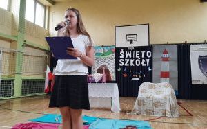 Uroczysta akademia z okazji święta szkoły. (6)